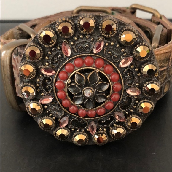 JEWELED BRASS STUDDED GOLD METALLIC LEATHER BELT - Picture 9 of 16